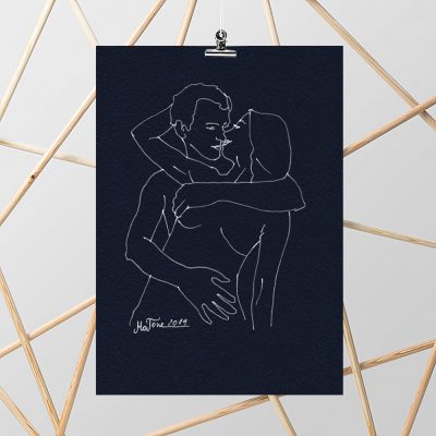 Granatowy plakat ze szkicem pocałunku