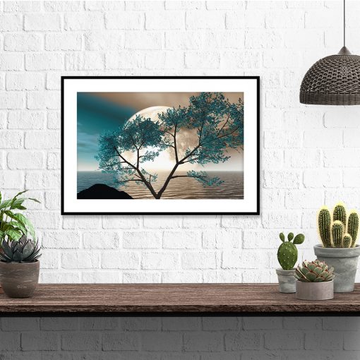 księżyc i drzewa na plakacie