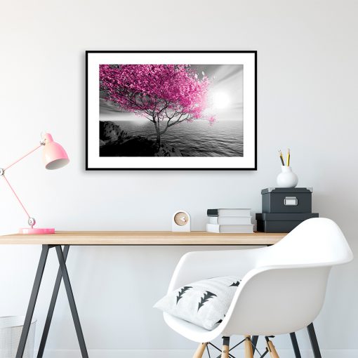 plakat z drzewem z różowymi liśćmi