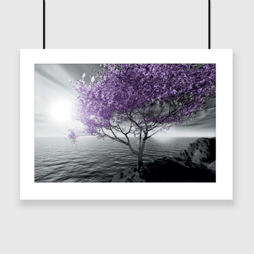 czarno-biały plakat z fioletowym drzewem
