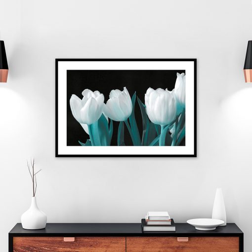 motyw tulipanów na plakacie