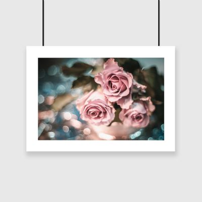 różowy plakat z motywem kwiatów