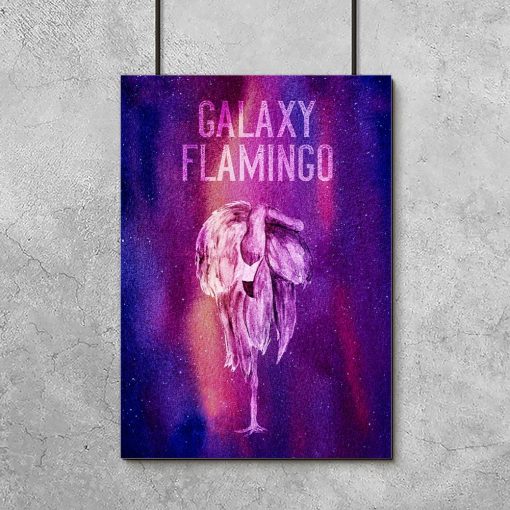 plakat wielokolorowy z napisem galaxy flamingo
