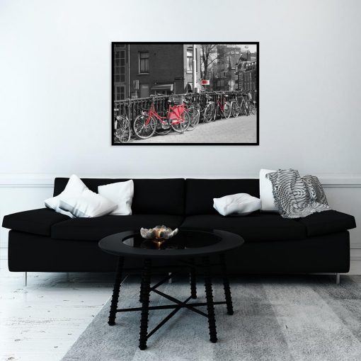plakat czarno-biały z czerwonymi rowerami