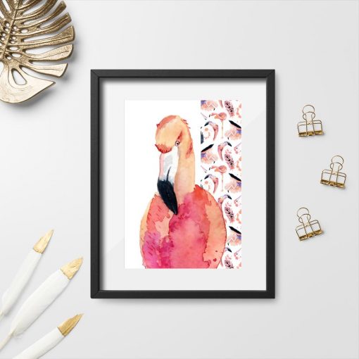 różowy plakat z flamingiem i wzorami