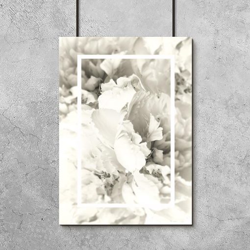 plakat z motywem białych kwiatów