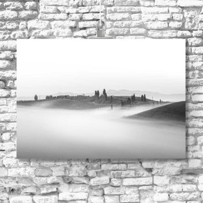 Obraz widok na wzgórza we mgle w Toskanii