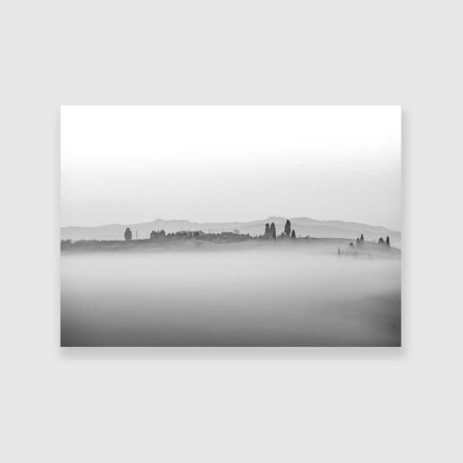 Obraz krajobraz Toskanii we mgle w szarym kolorze
