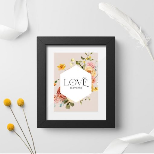 Plakat o tematyce miłosnej z dodatkiem kwiatów