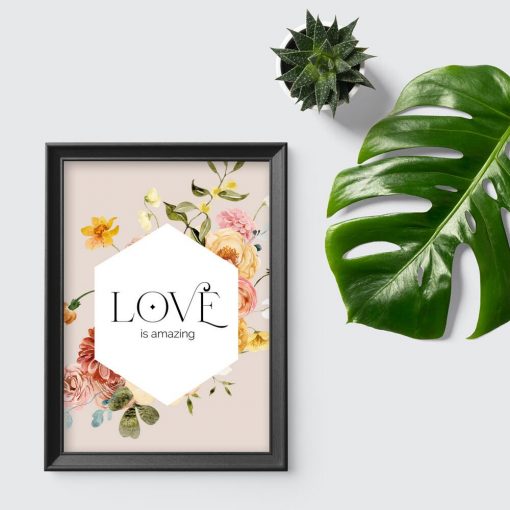 Plakat z maksymą o miłości na tle kwiatów