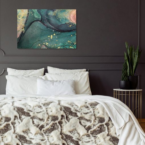 Zielona abstrakcja na obrazie w sypialni