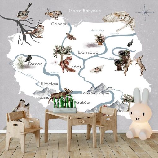 Tapeta leśna z mapą Polski i zwierzętami